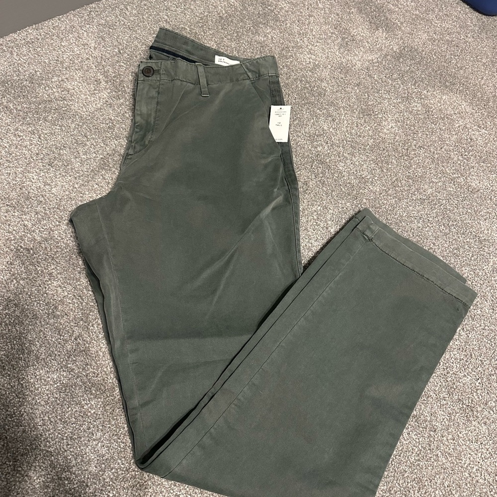 GAP Women's Girlfriend Chino Pants in Olive Green